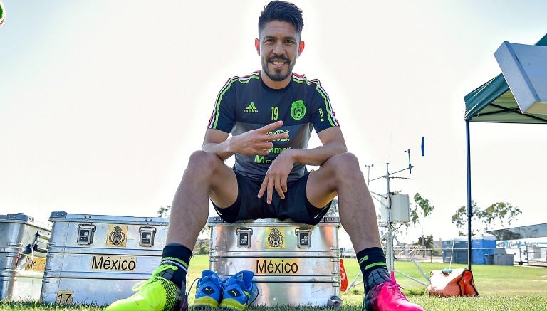 Oribe Peralta, en una concentración con el Tri