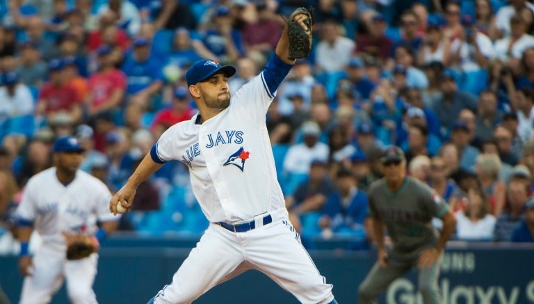 Marco Estrada lanzando en un partido de Toronto