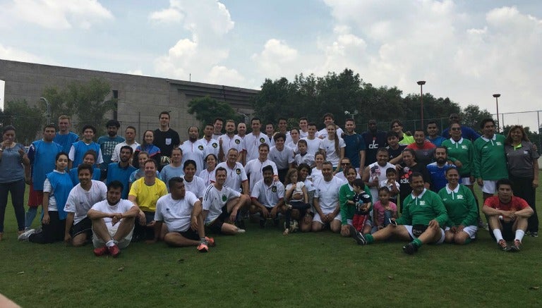 Los jugadores del torneo de embajadas posan para la foto