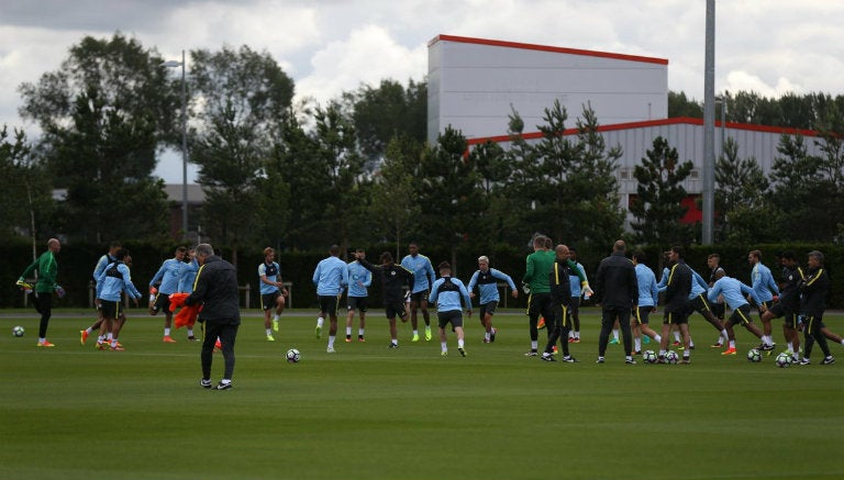 Guardiola dirigen su primer entrenamiento con el Manchester City