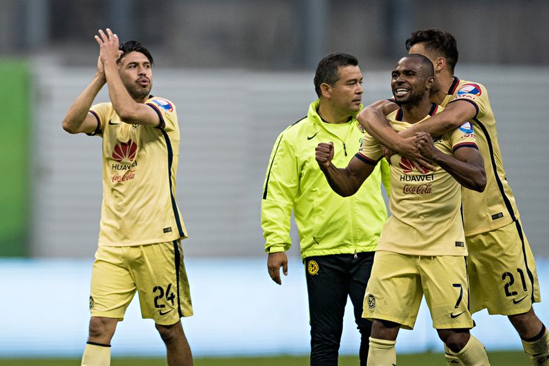 Peralta celebra tras un partido de América