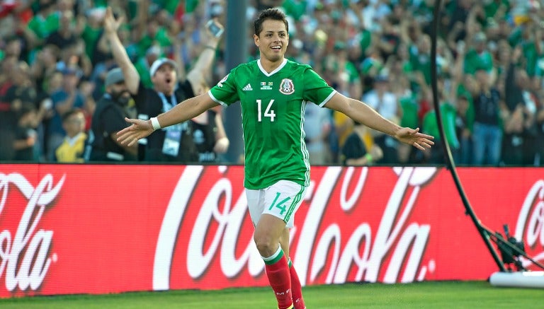 Chicharito celebra el gol frente a Jamaica en Copa América