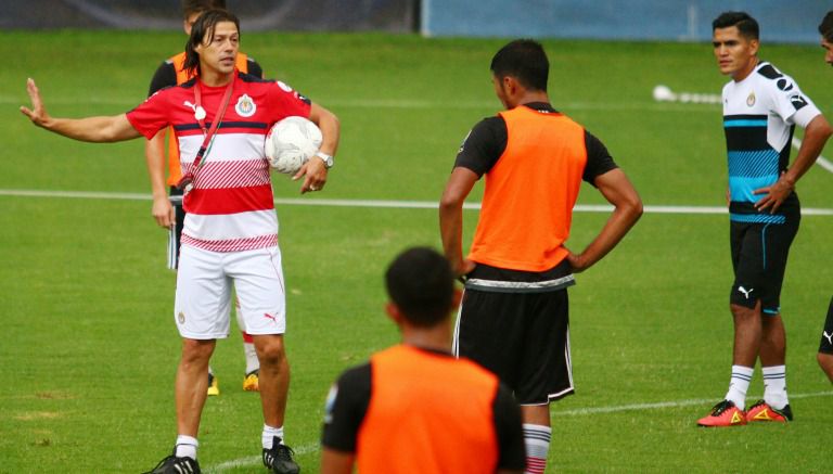 Matías Almeyda, durante un entrenamiento de pretemporada de las Chivas