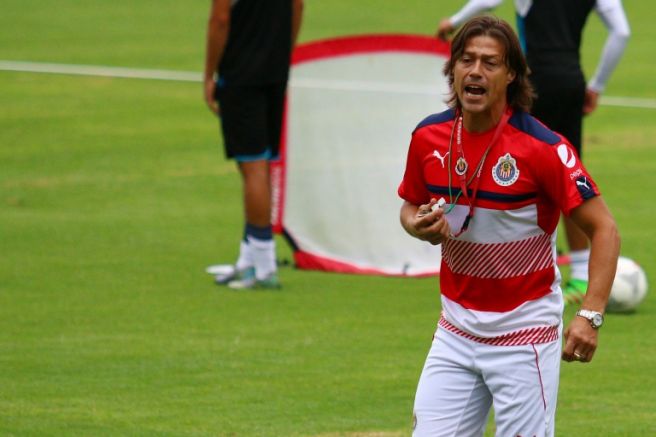 Almeyda dirige entrenamiento de Chivas