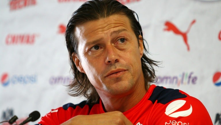 Matías Almeyda, en una conferencia de prensa de Chivas