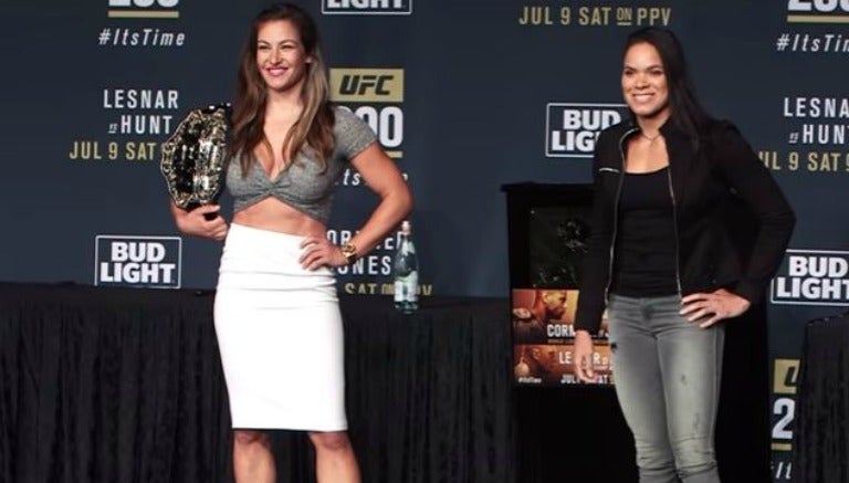 Miesha Tate y Amanda Nunes tras el careo previo a UFC 200