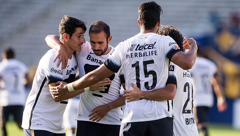 Pumas festeja gol de Lalo Herrera contra Rayados