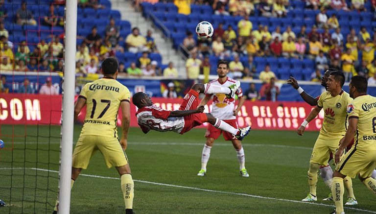 Shaun Wright-Phillips realiza una espectacular chilena para abrir el marcador