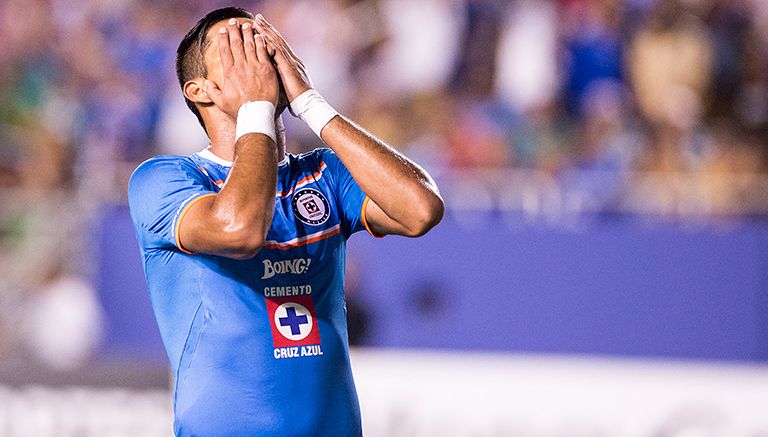 Jorge Benítez se lamenta tras errar una posibilidad de gol