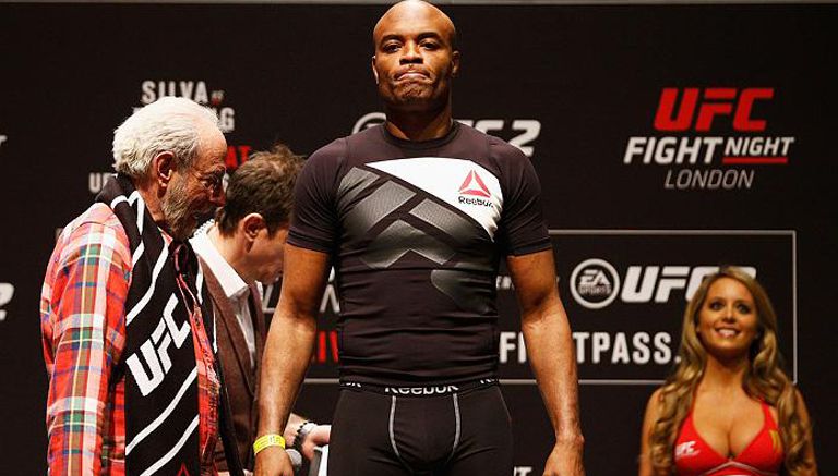 Anderson Silva durante un pesaje de UFC