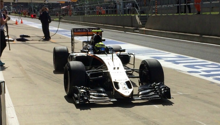 Sergio Pérez durante la sesión de entrenamientos del GP de Gran Bretaña