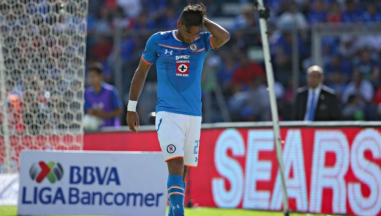 Benitez se lamenta durante un partido con Cruz Azul