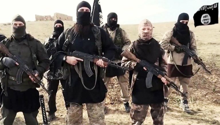 Militantes de ISIS durante una video-amenaza