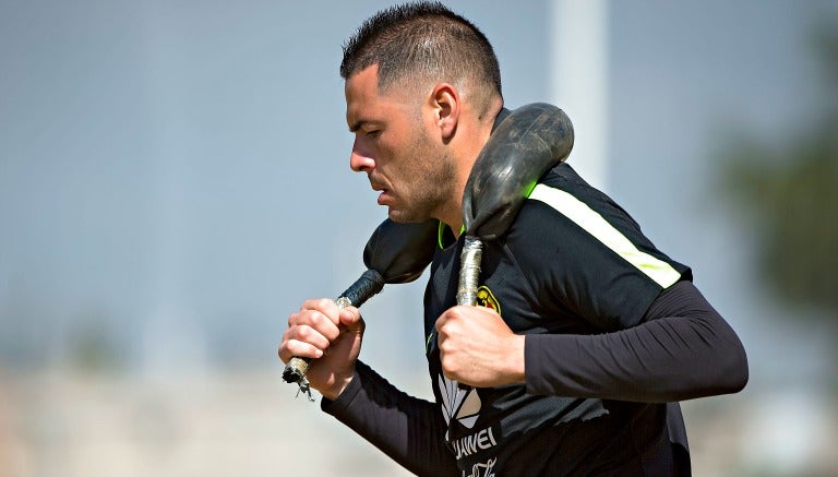 El defensor guaraní, durante un entrenamiento en Coapa