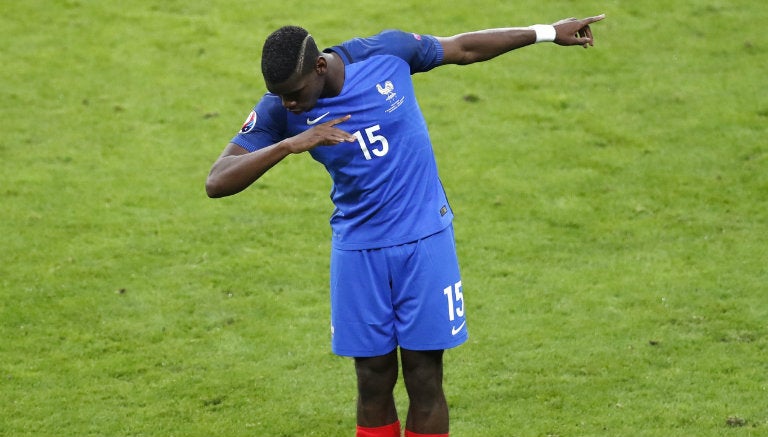 Paul Pogba festeja un gol contra Islandia 