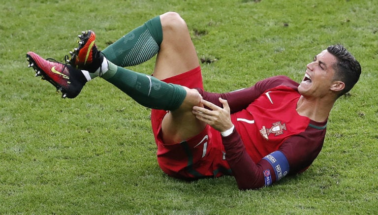 Cristiano Ronaldo se duele tras choque con Payet 