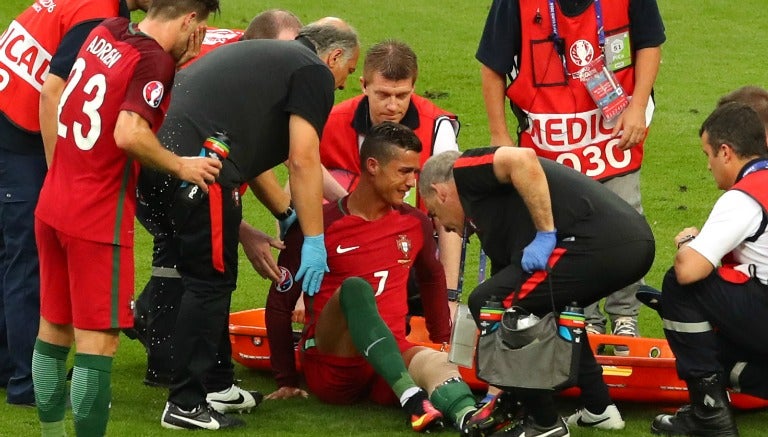 CR7 llora tras recibir las asistencias en la Final de Euro