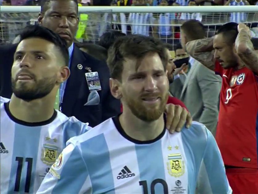 Messi rompe en llanto después de perder la Final de la Copa América