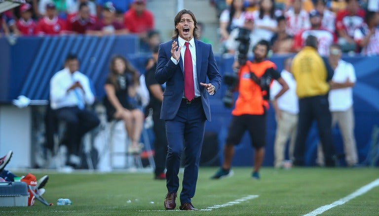 Matías Almeyda da indicaciones en la Supercopa MX