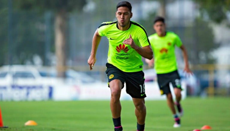 Valdez en un entrenamiento de América