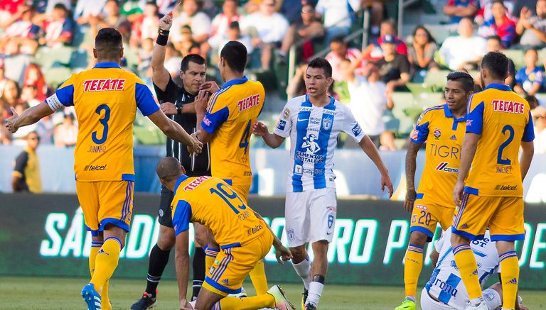 Guido Pizarro ve la tarjeta roja en duelo contra Pachuca