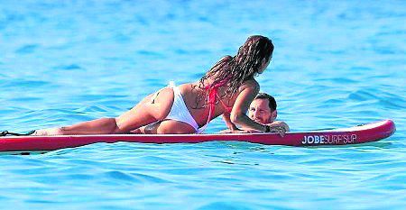 Messi y Antonella disfrutan del mar