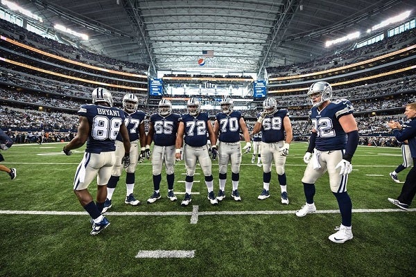 Jugadores de Dallas, en el AT&T Stadium