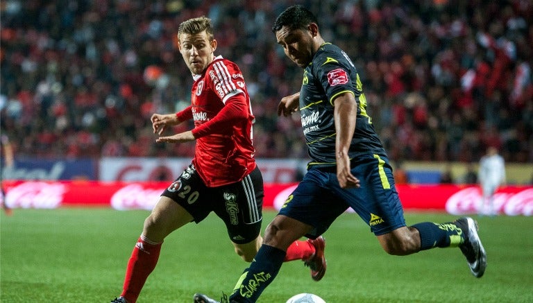 Paul Arriola durante el partido entre Monarcas y Tijuana en el C2016