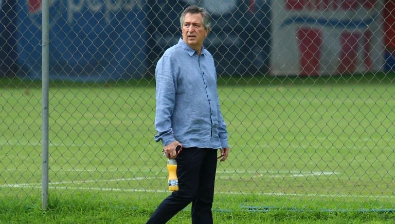 Jorge Vergara en un entrenamiento de Chivas