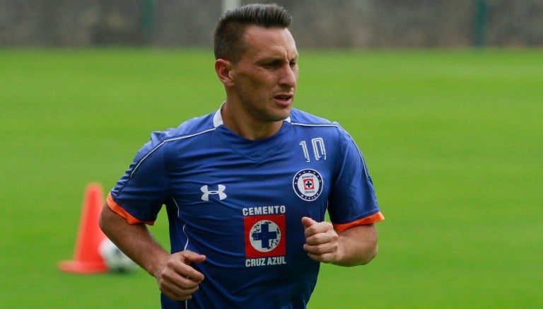 Chaco Giménez en entrenamiento de Cruz Azul