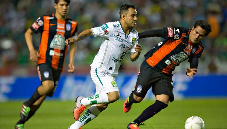  Luis Montes y Jorge Hernández, durante las Semifinales del C2016 entre Pachuca y León