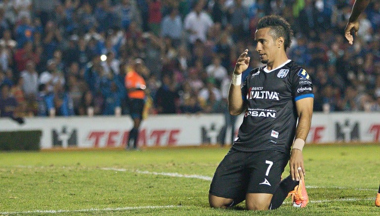 Sanvezzo en un partido de Gallos