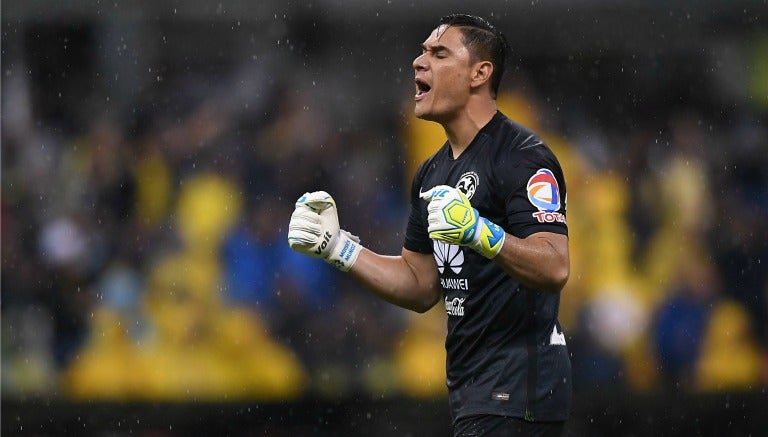 Moisés Muñoz festeja un gol del América