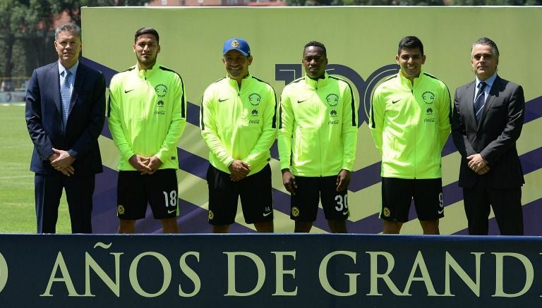 Ricardo Peláez y cuerpo técnico presentan el logo del Centenario