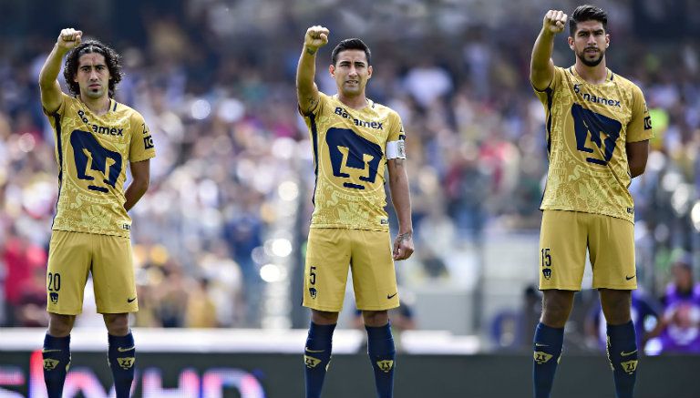 Jugadores de Pumas entonan el Himno Deportivo Universitario