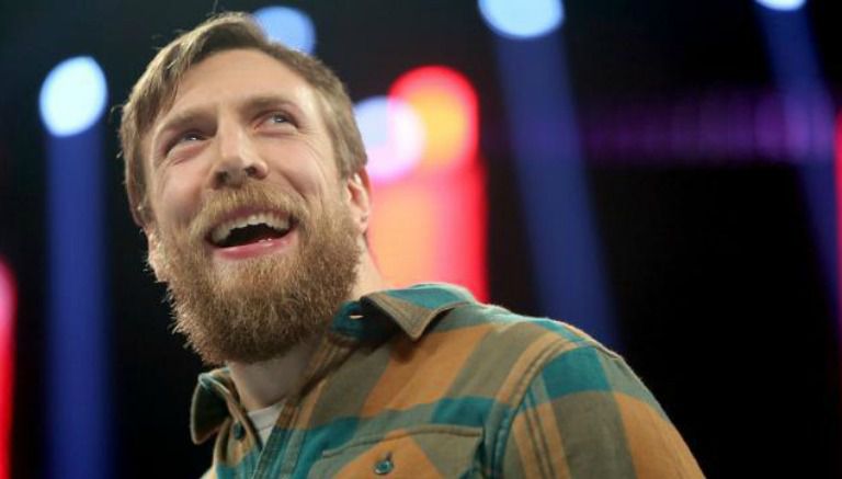 Daniel Bryan durante su anuncio del retiro