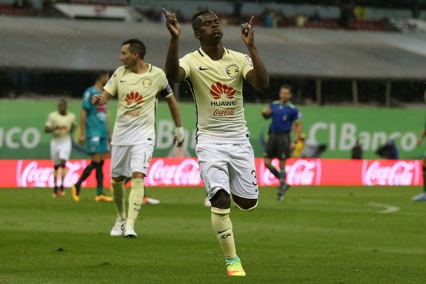 Carlos Darwin Quintero en festejo al anotar un gol con América