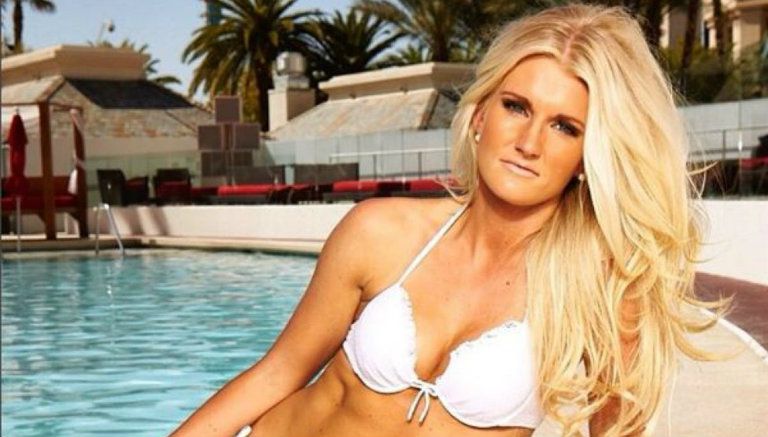 Kaylyn Kyle posa para la cámara