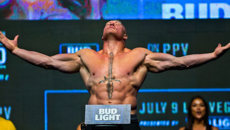 Brock Lesnar, durante el pesaje de UFC 200