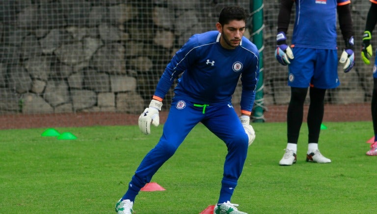 Corona en un entrenamiento de Cruz Azul