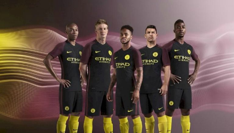 Equipación de visitante del Manchester City para la campaña 2016-17