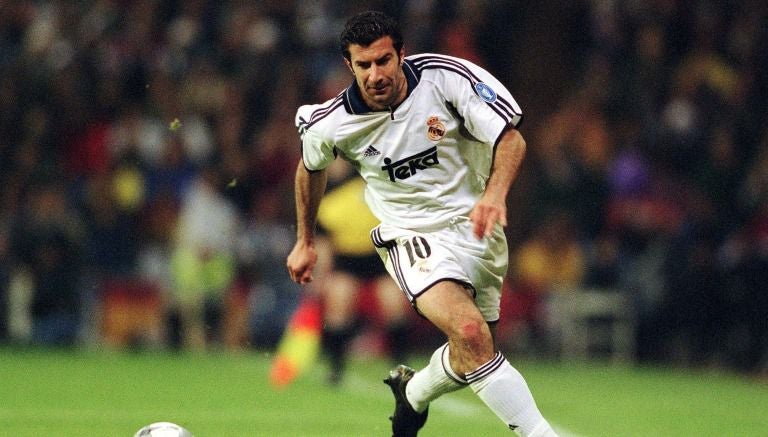 Figo, en un partido con el Real Madrid