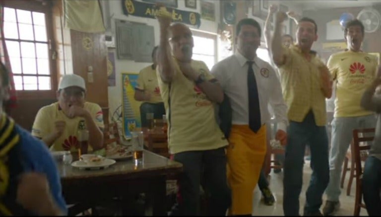 Aficionados del América en el spot del equipo