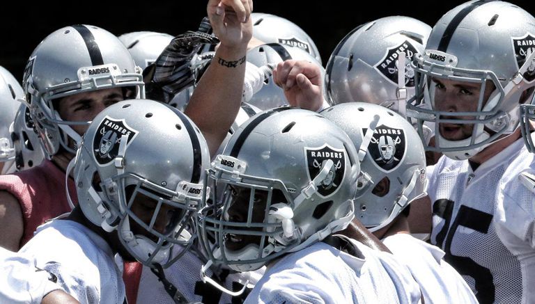 Jugadores de Raiders durante un entrenamiento