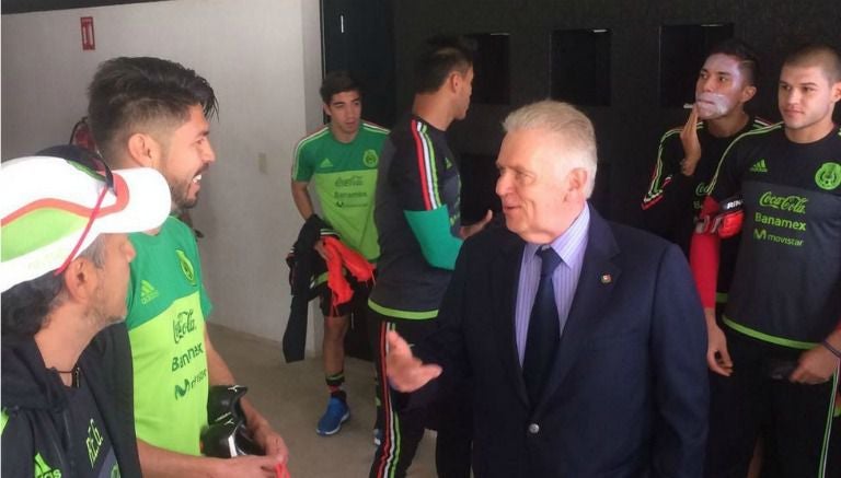 Carlos Padilla, durante la visita a la Selección Olímpica en el CAR