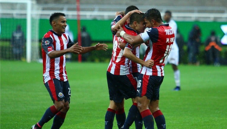 Edson Torres, festeja su gol durante el partido entre Chivas y Chiapas en la Copa Mx