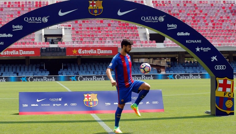 André Gomes domina el balón en su presentación con Barcelona