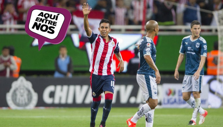 Néstor Calderón festeja anotación con Chivas 