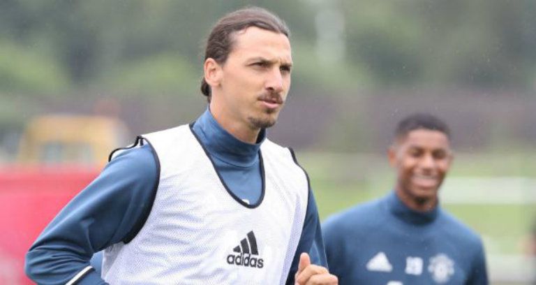 Zlatan Ibrahimovic en un entrenamiento del Manchester United