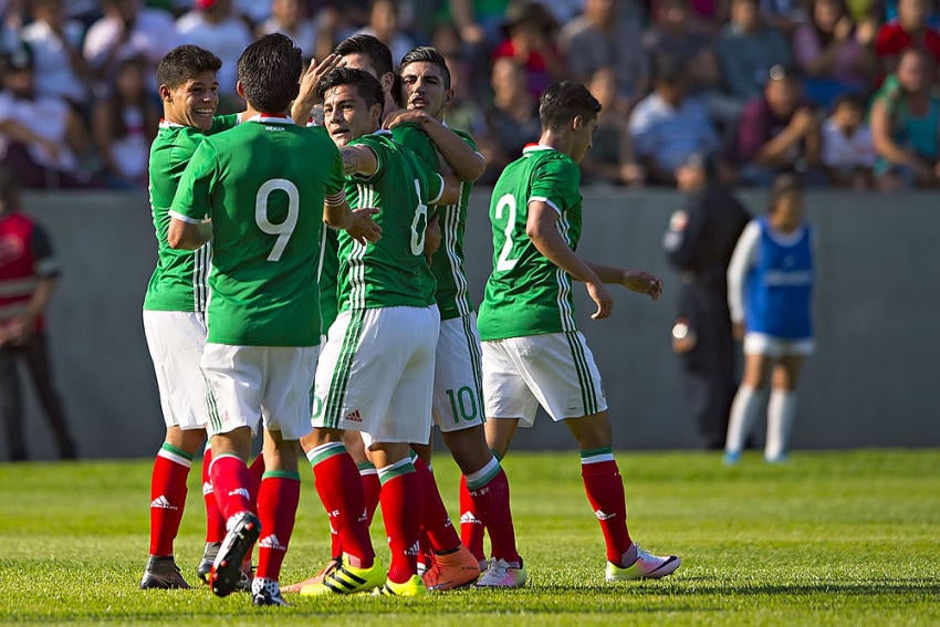 Seleccionados de México festejan anotación en juego amistoso 